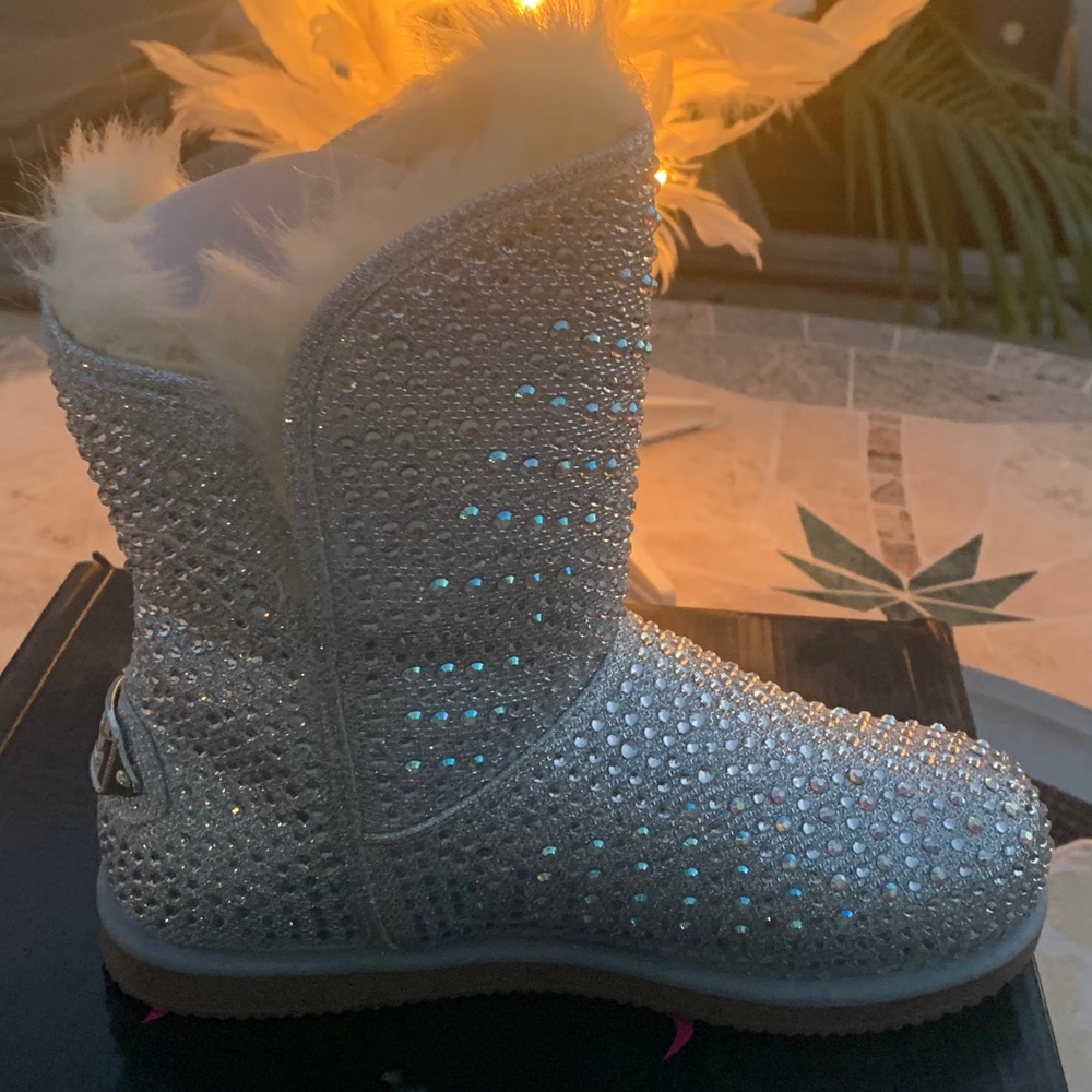 Silver Sparkle Fur Boots💖